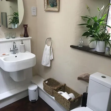 Feriehus Historic Converted Byre In Courtyard Of 16c House *