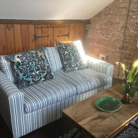 Historic Converted Byre In Courtyard Of 16c House Holiday home *