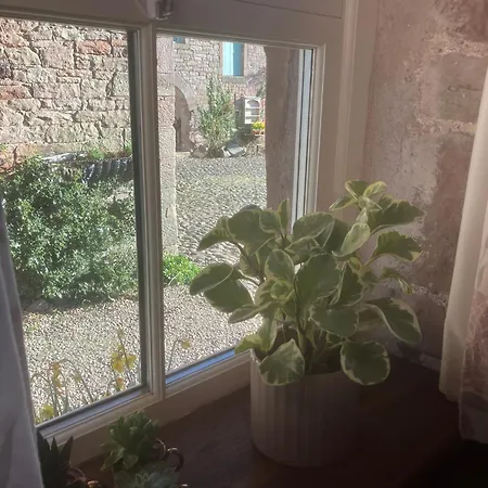 Holiday home Historic Converted Byre In Courtyard Of 16c House *