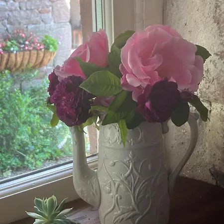 Historic Converted Byre In Courtyard Of 16c House * Caldbeck