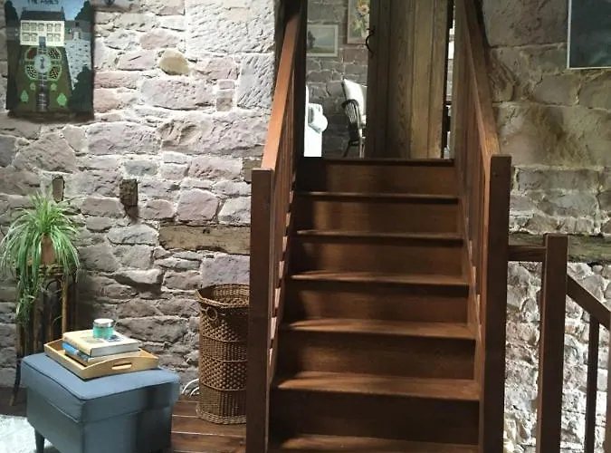 Historic Converted Byre In Courtyard Of 16c House بيت للعطل