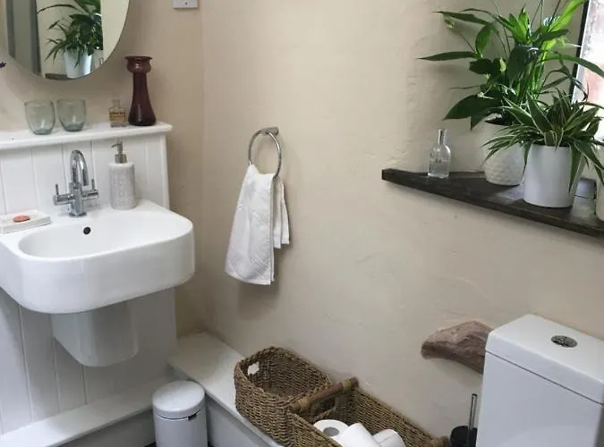 بيت للعطل Historic Converted Byre In Courtyard Of 16c House *