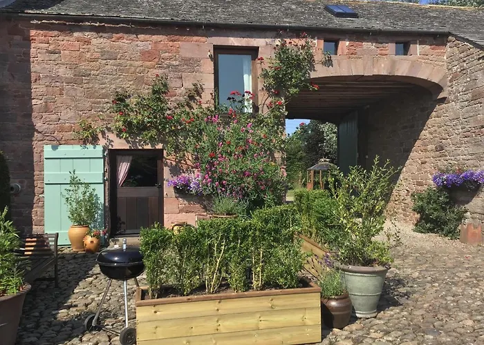 بيت للعطل Historic Converted Byre In Courtyard Of 16c House Caldbeck