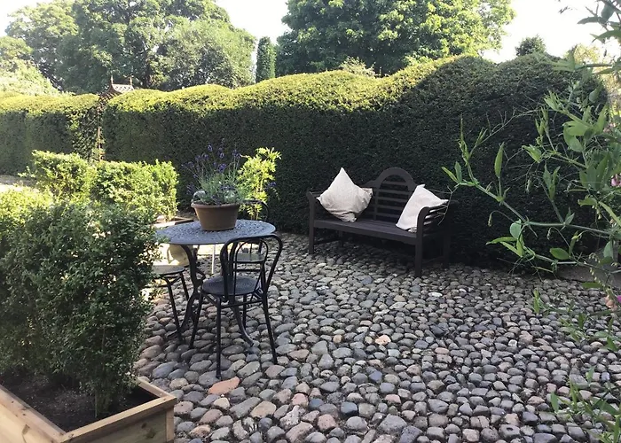 بيت للعطل Historic Converted Byre In Courtyard Of 16c House