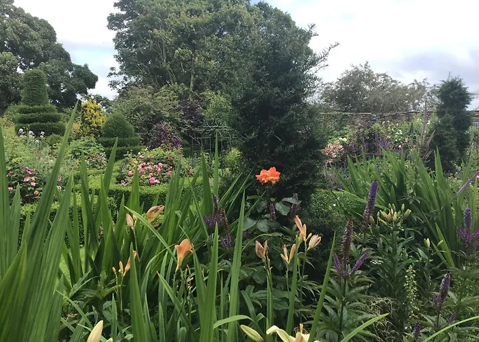 Historic Converted Byre In Courtyard Of 16c House