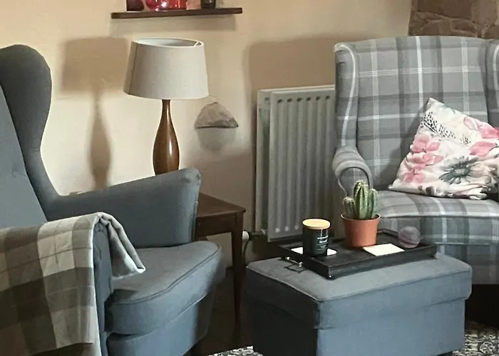 بيت للعطل Historic Converted Byre In Courtyard Of 16c House *