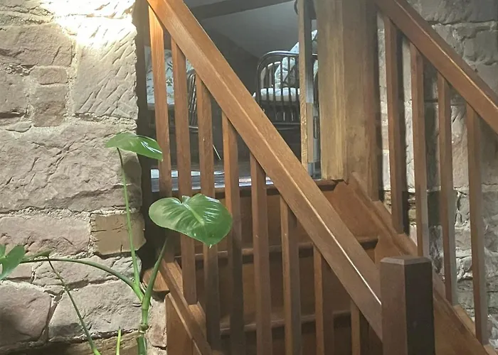 بيت للعطل Historic Converted Byre In Courtyard Of 16c House *