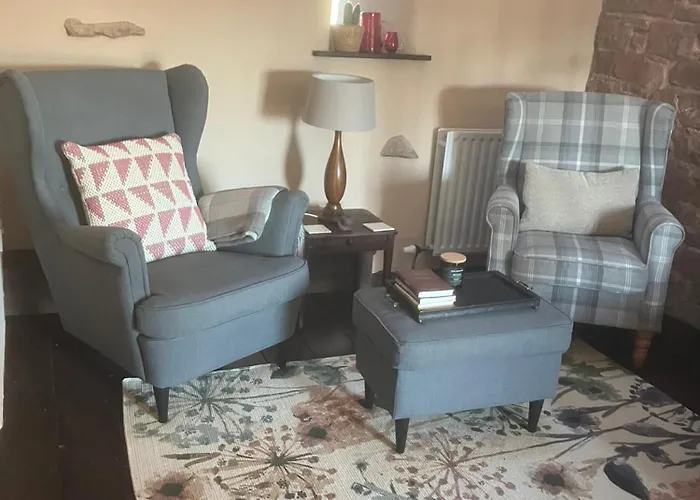 بيت للعطل Historic Converted Byre In Courtyard Of 16c House