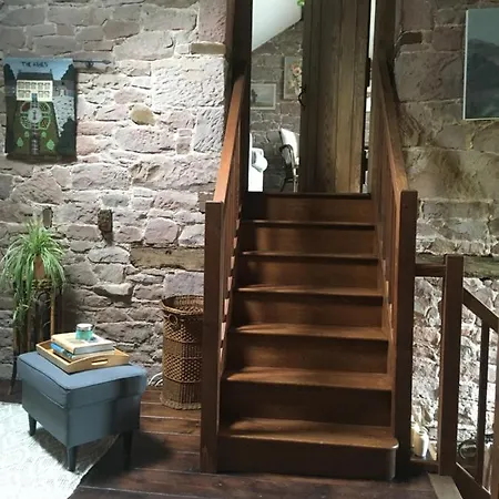 Historic Converted Byre In Courtyard Of 16c House 別荘